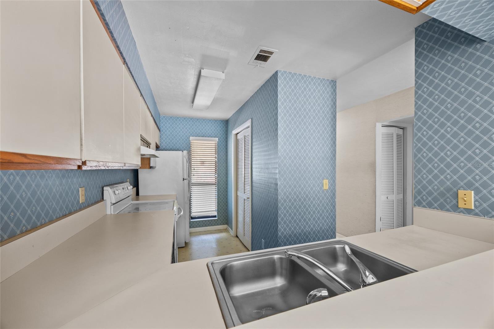 Image 11 of 17 For 3938 29th Lane