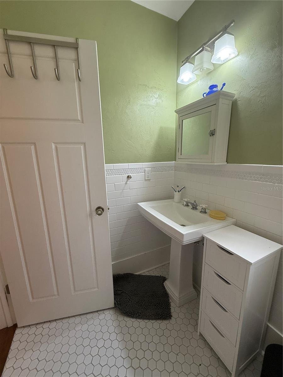 Image 9 of 13 For 711 5th Street Studio