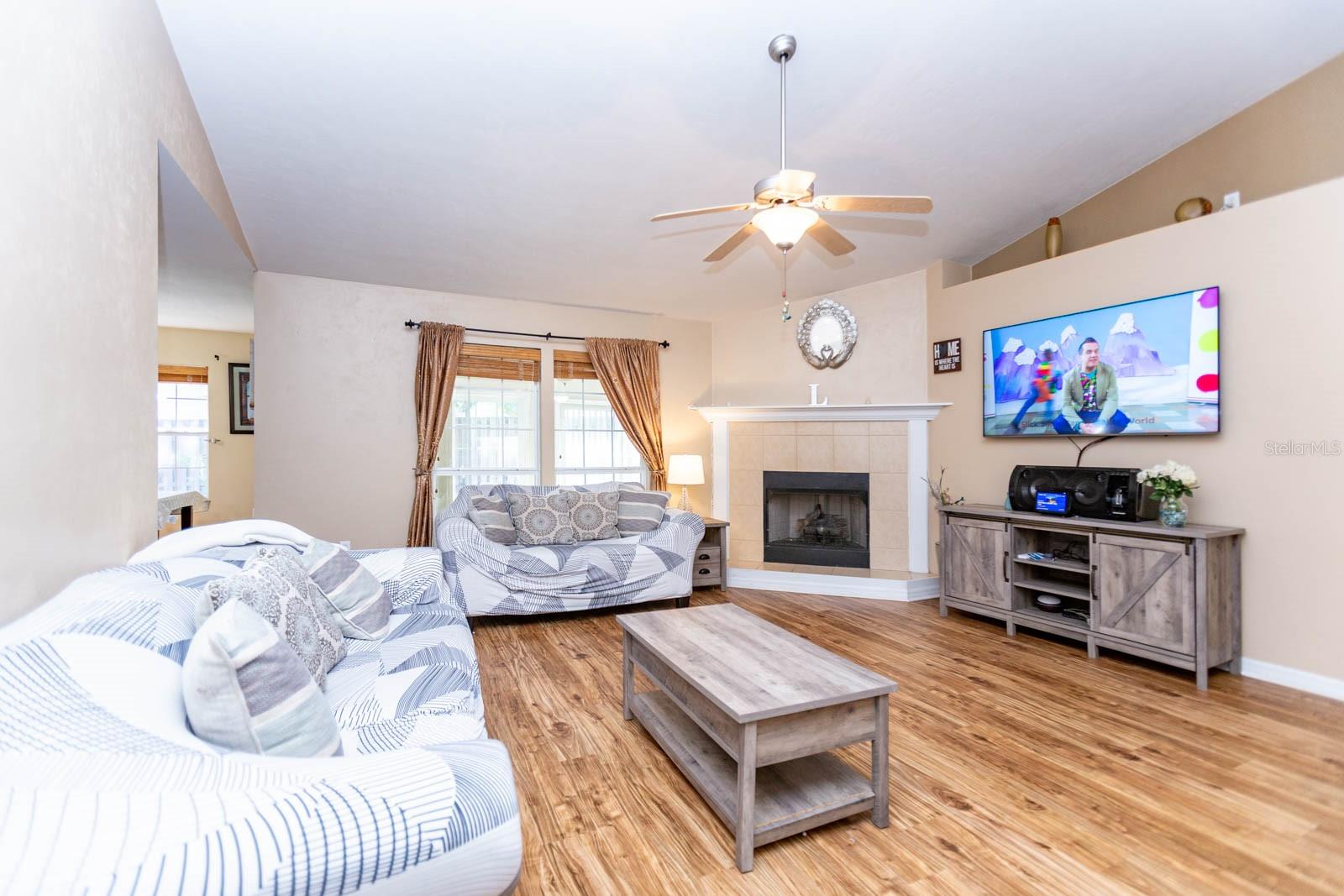 Image 7 of 32 For 927 254th Drive