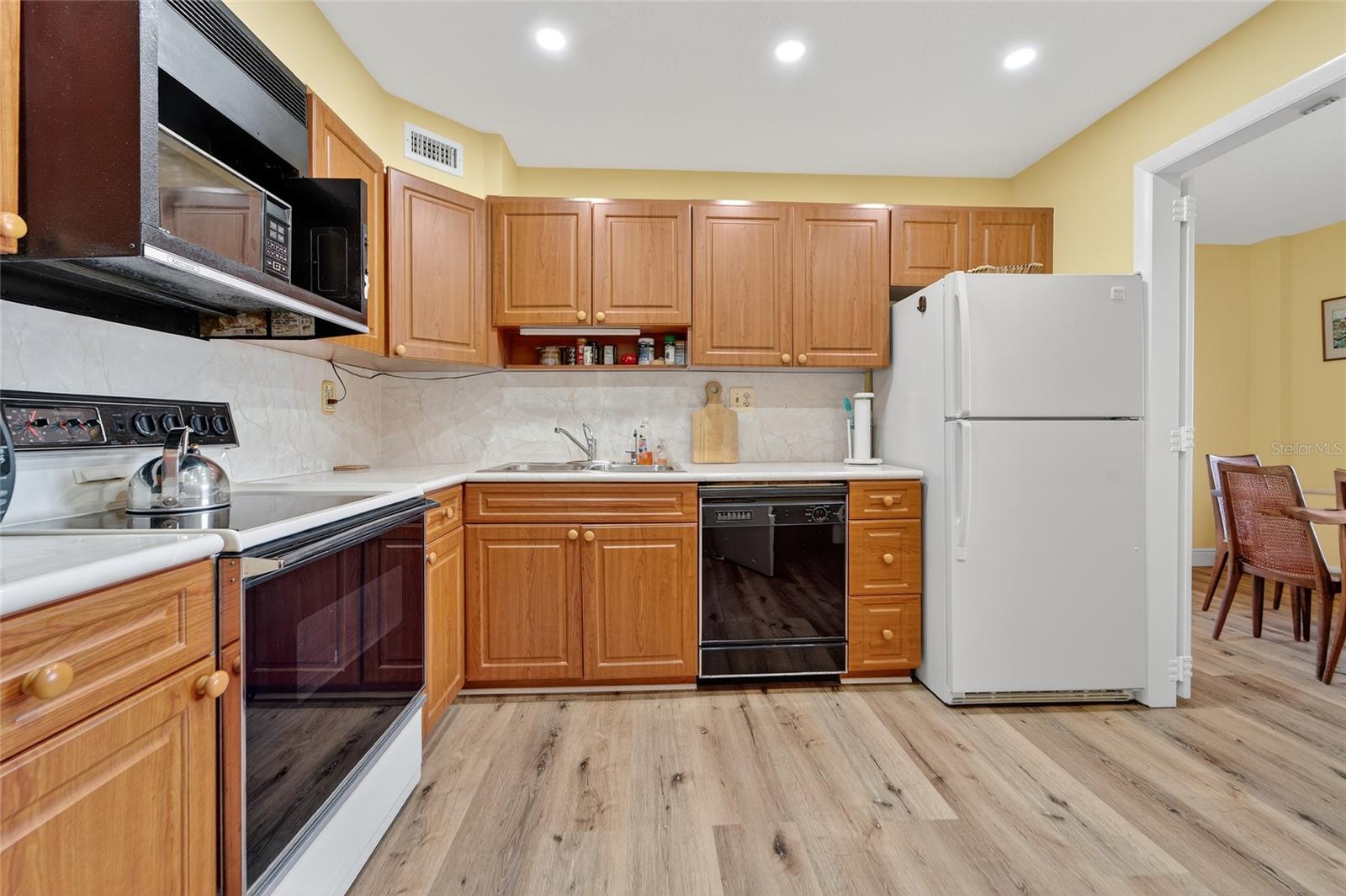 Image 11 of 36 For 10777 Sample Road 1212