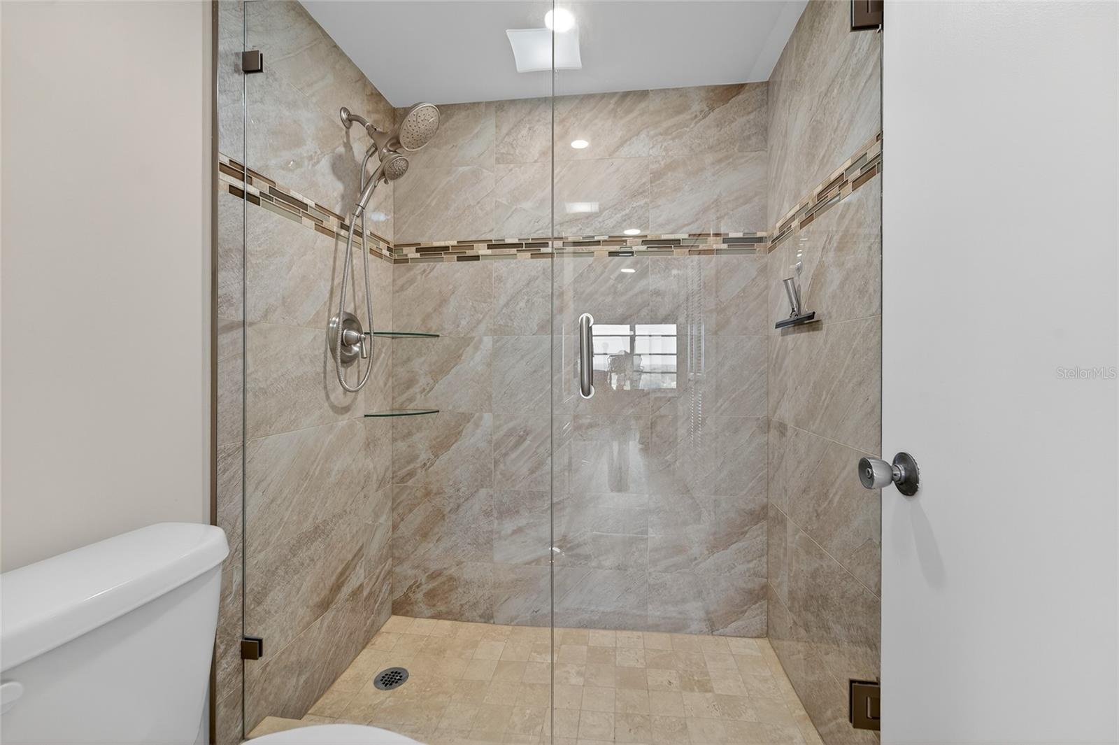 Image 18 of 36 For 10777 Sample Road 1212