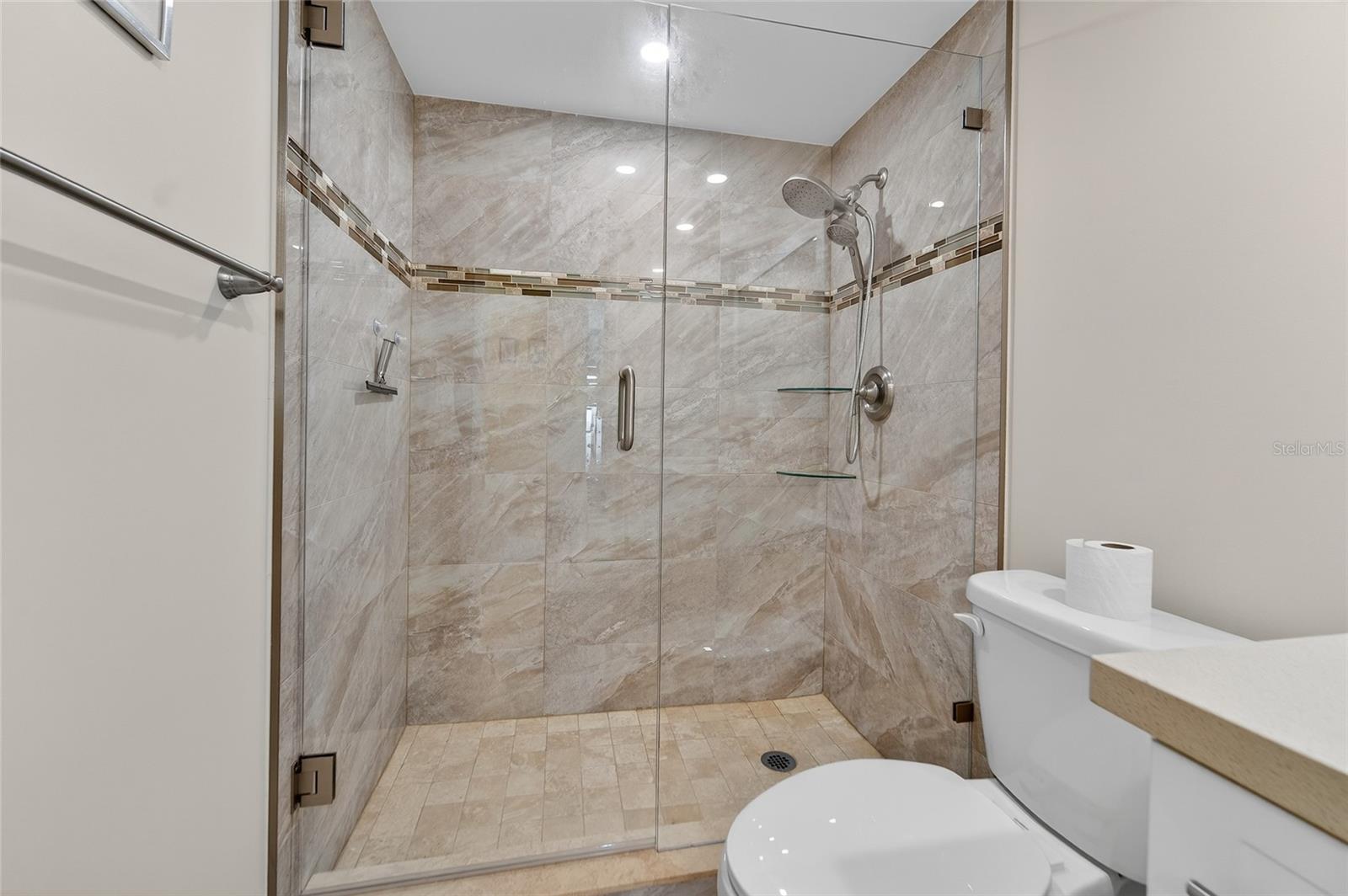 Image 23 of 36 For 10777 Sample Road 1212