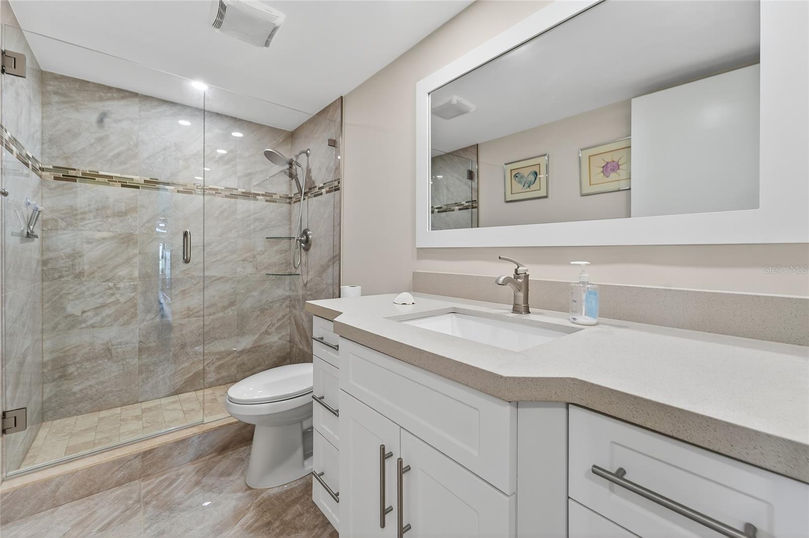 Image 24 of 36 For 10777 Sample Road 1212