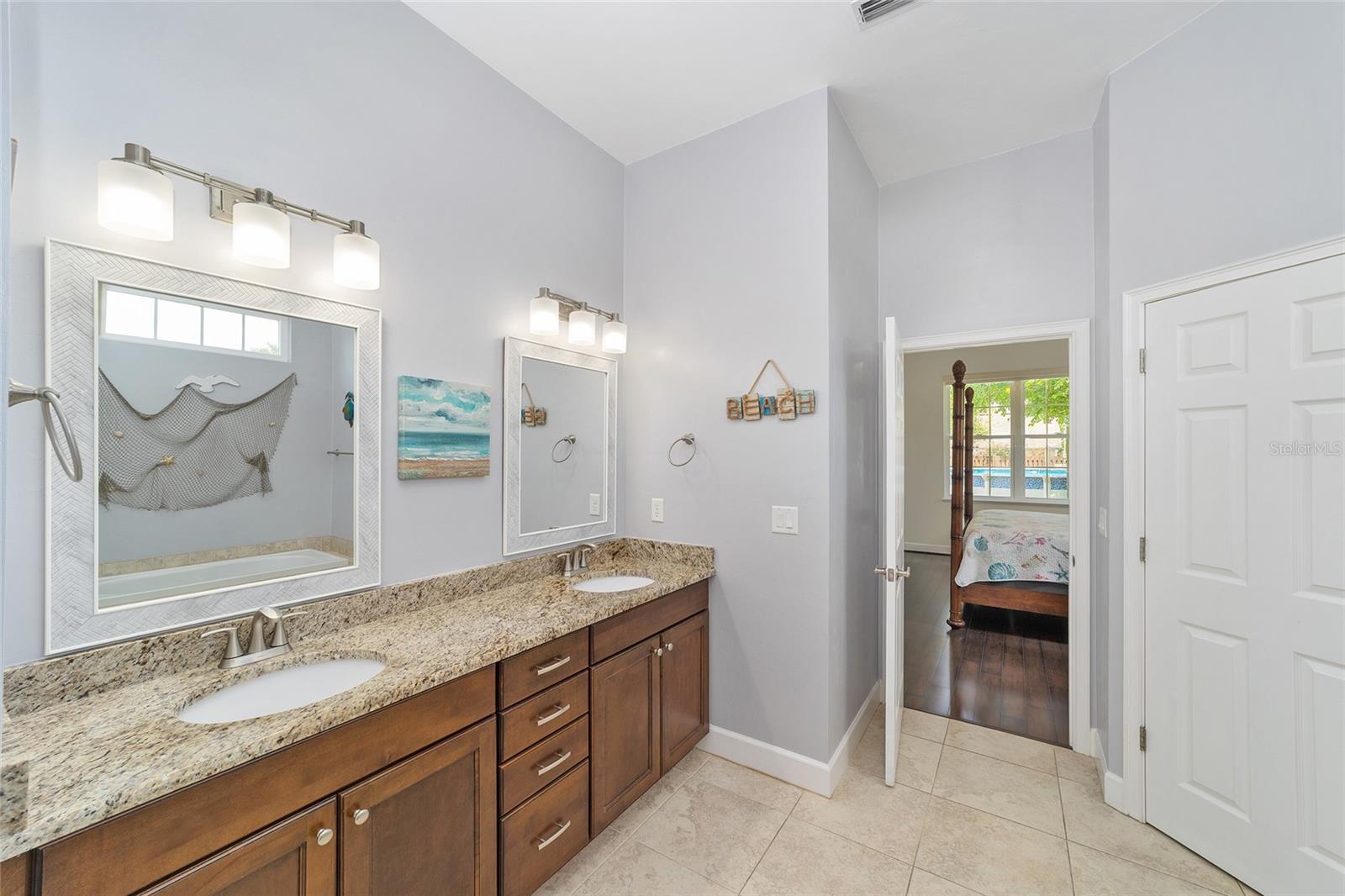 Image 19 of 54 For 16333 204th Street