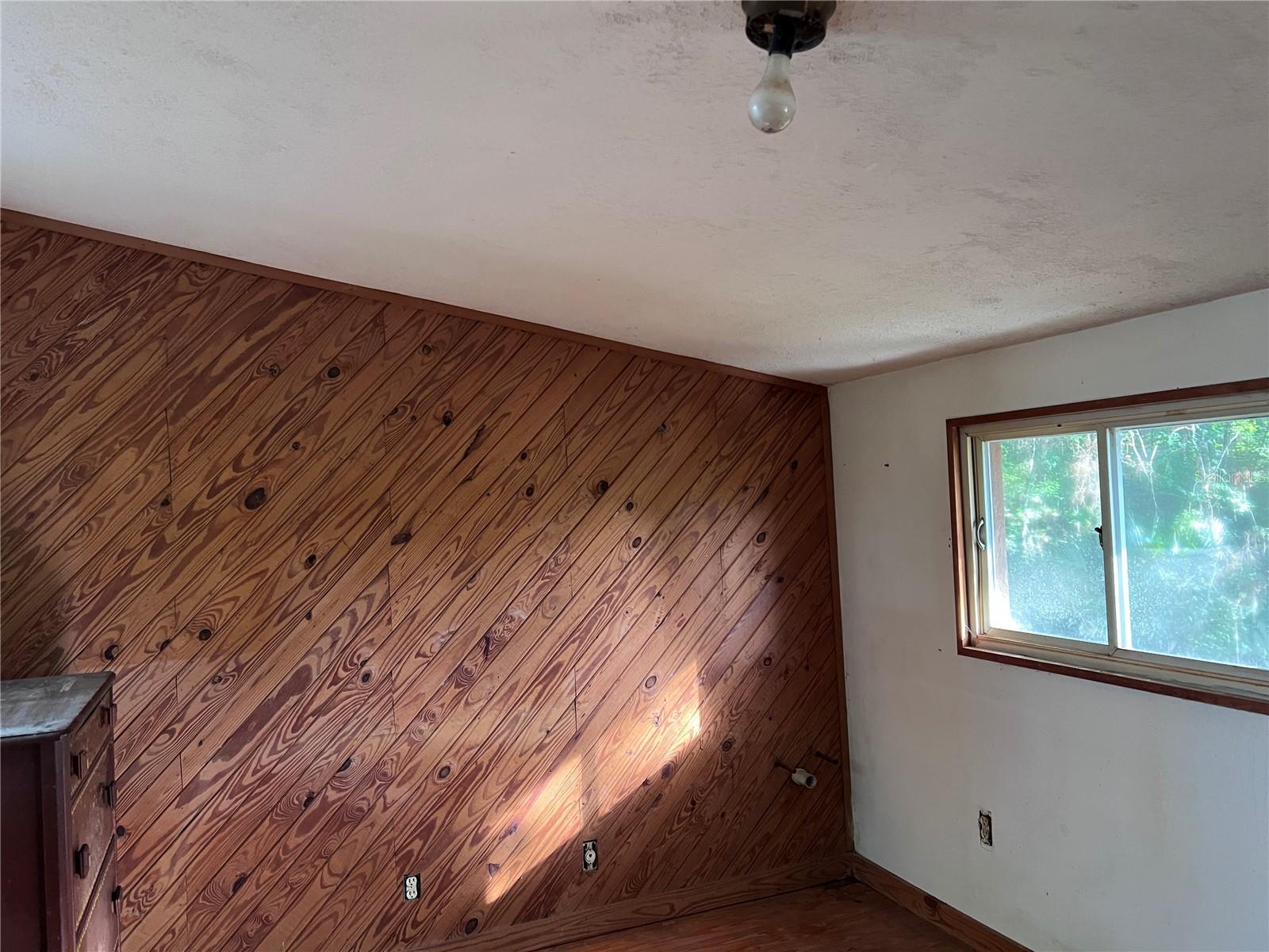 Image 12 of 24 For 5640 57th Avenue