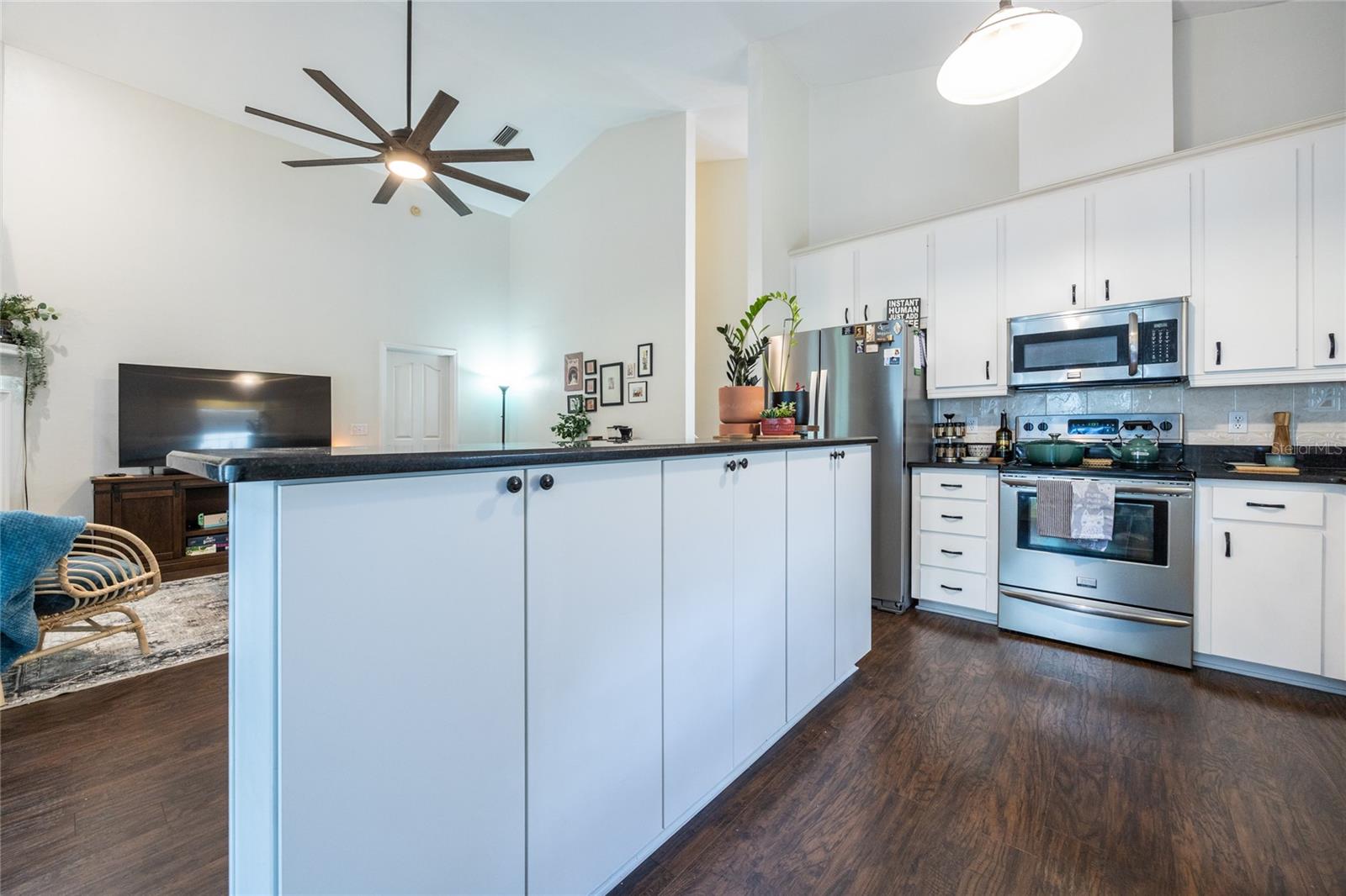 Image 11 of 59 For 6026 35 Street