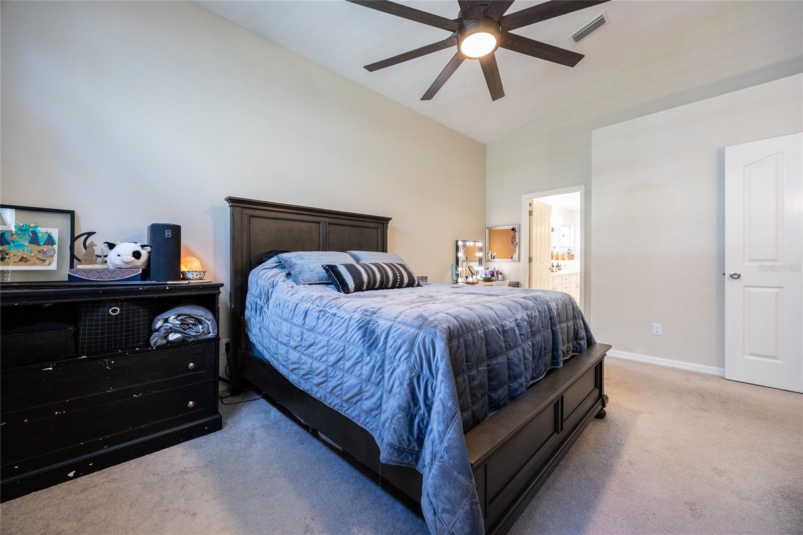 Image 23 of 59 For 6026 35 Street