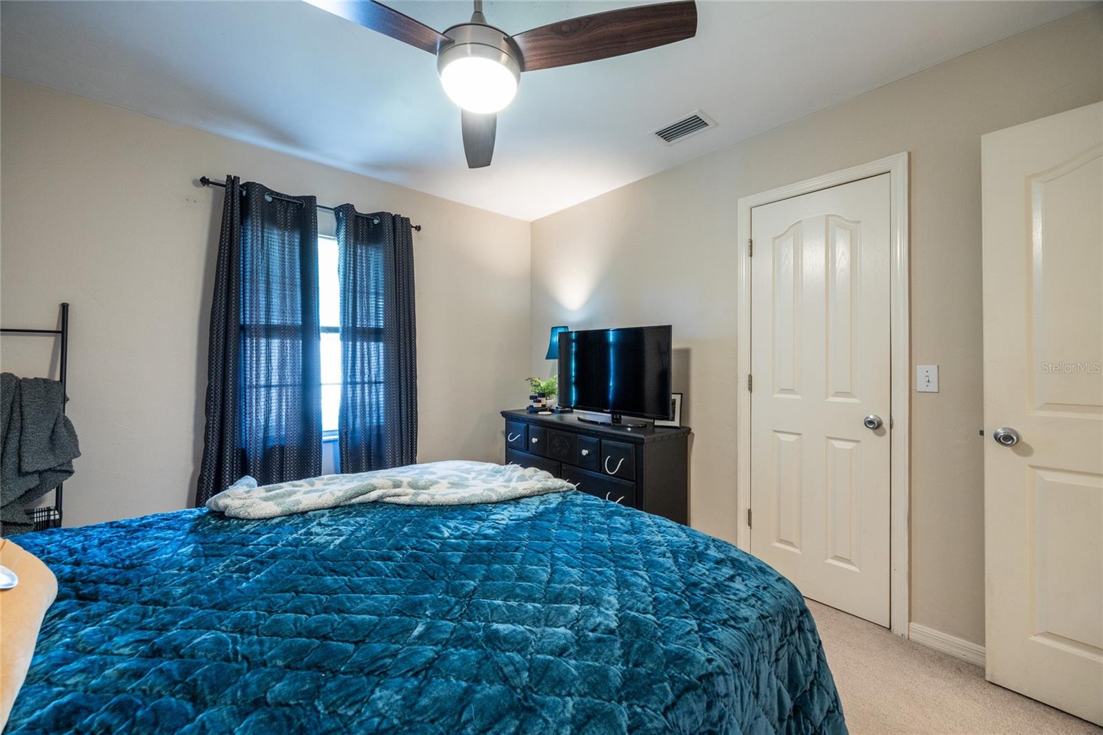 Image 34 of 59 For 6026 35 Street
