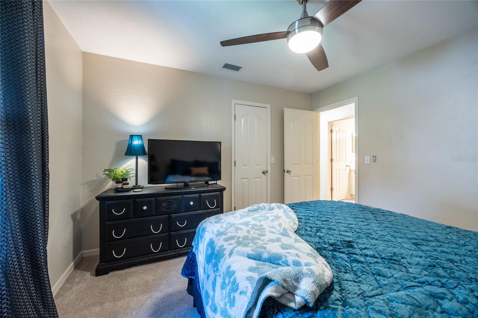 Image 36 of 59 For 6026 35 Street