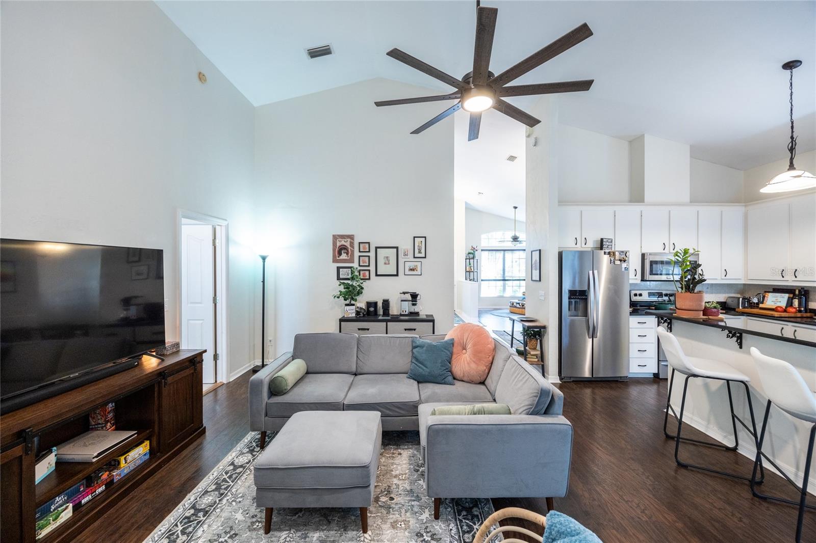 Image 7 of 59 For 6026 35 Street