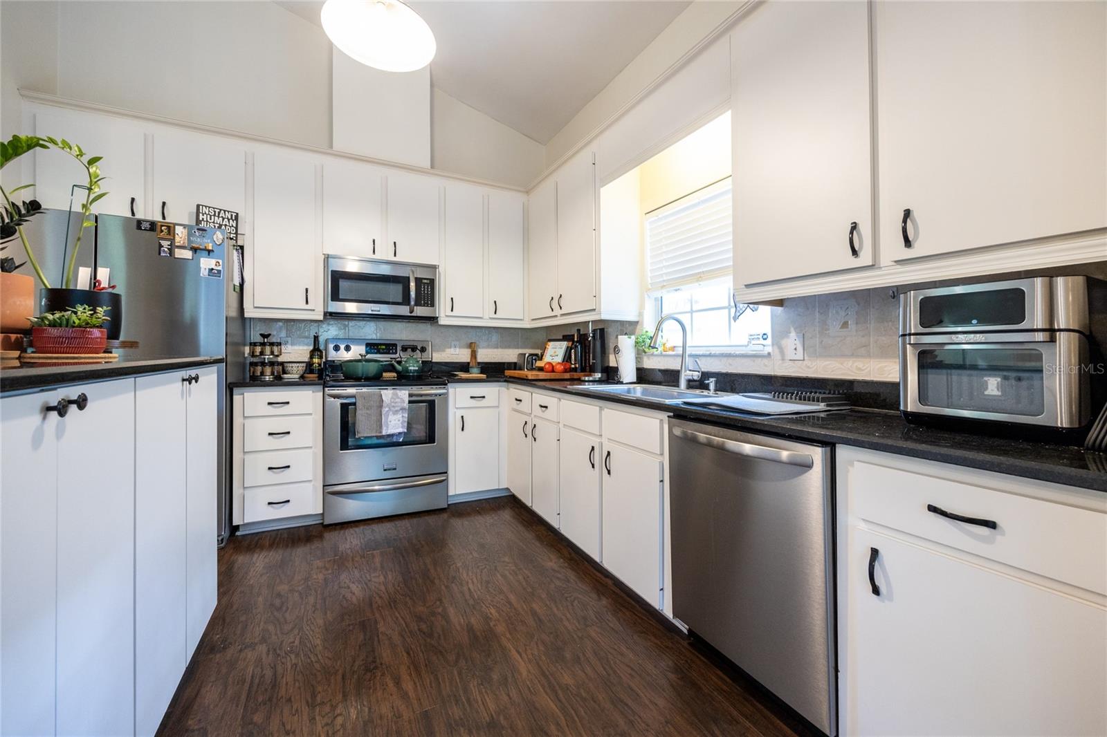 Image 9 of 59 For 6026 35 Street