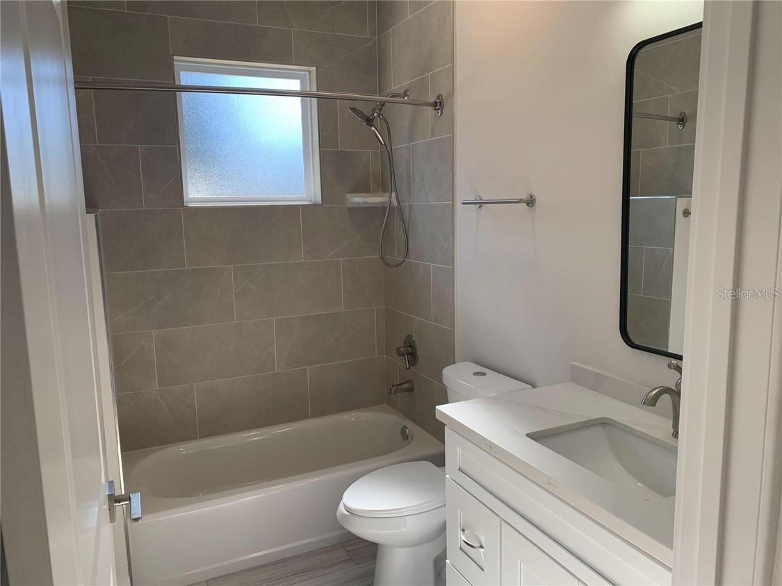 Image 3 of 5 For 540 30 Avenue 10