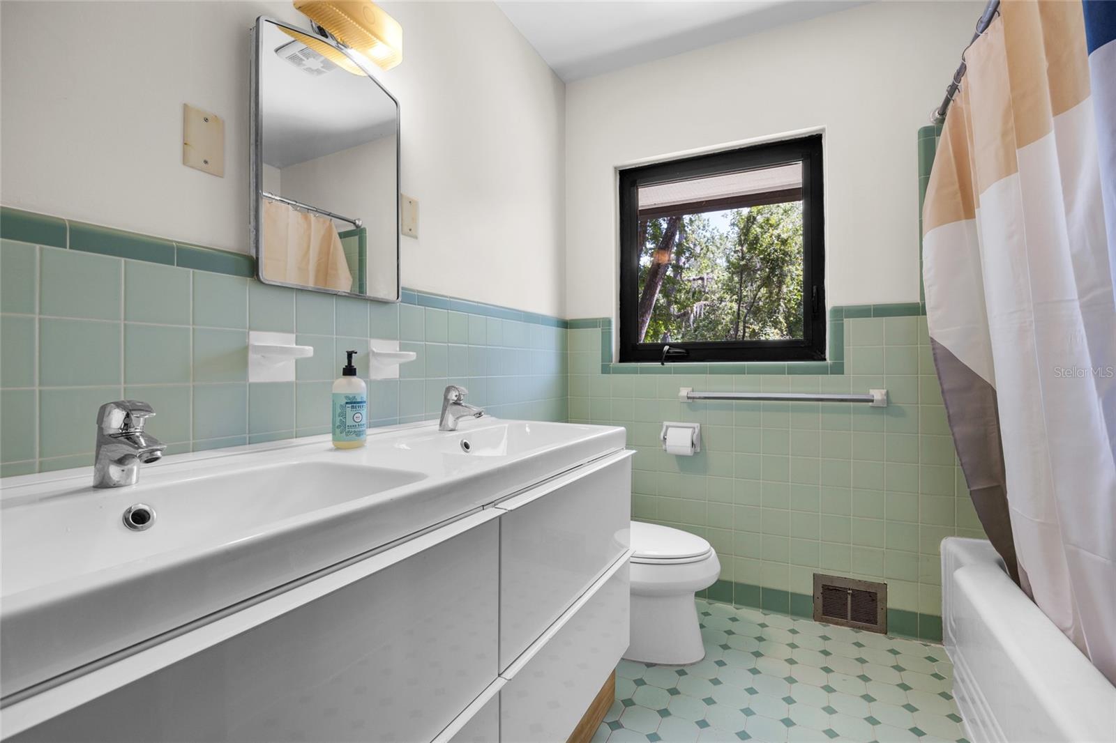 Image 23 of 56 For 851 19th Terrace