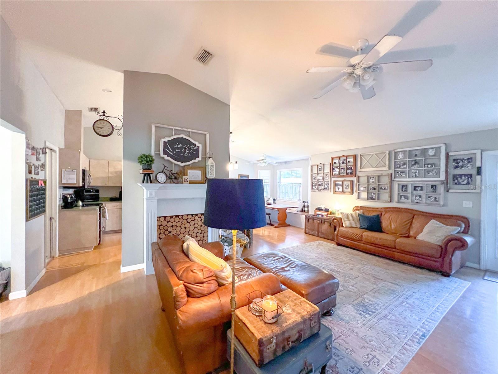 Image 3 of 15 For 25506 20th Avenue