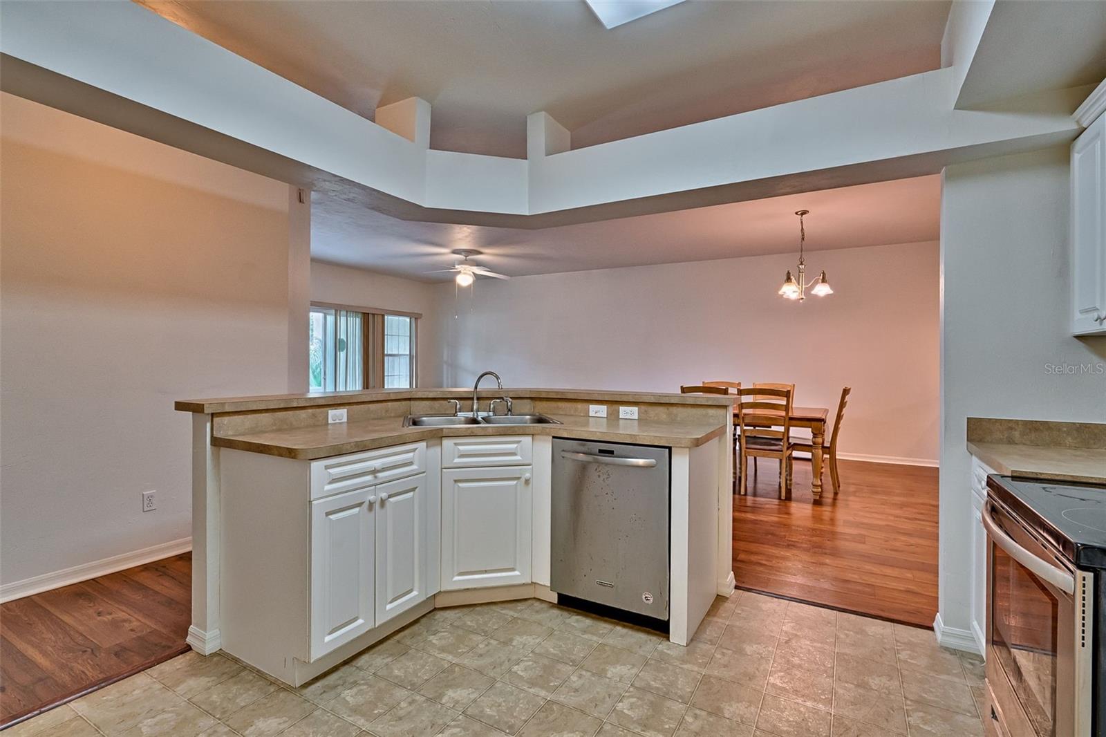 Image 10 of 32 For 10529 28th Lane