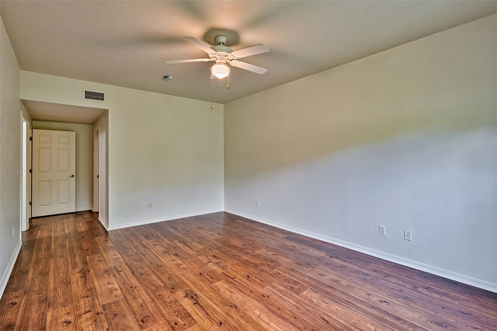 Image 15 of 32 For 10529 28th Lane