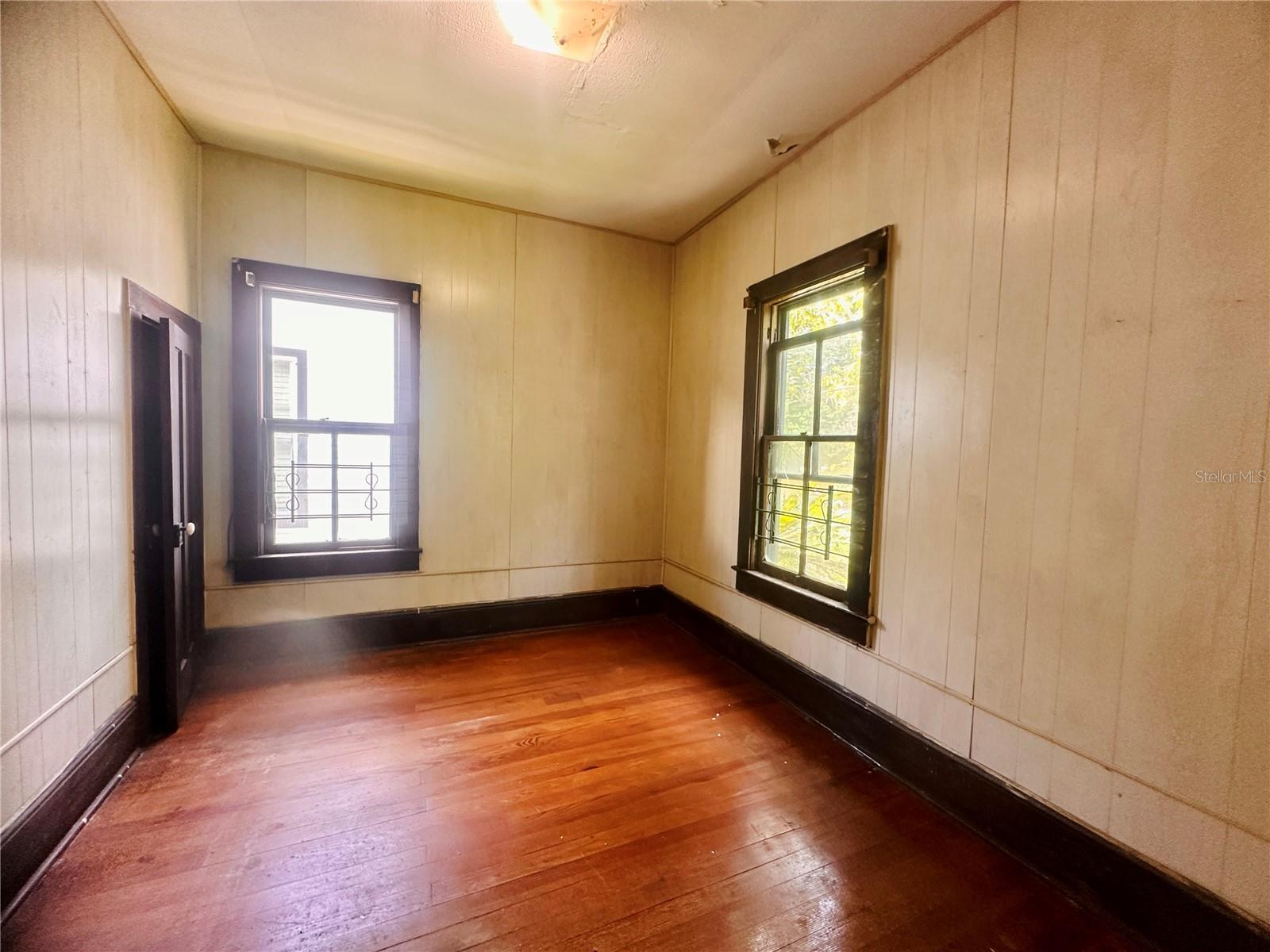 Image 11 of 20 For 724 3rd Street