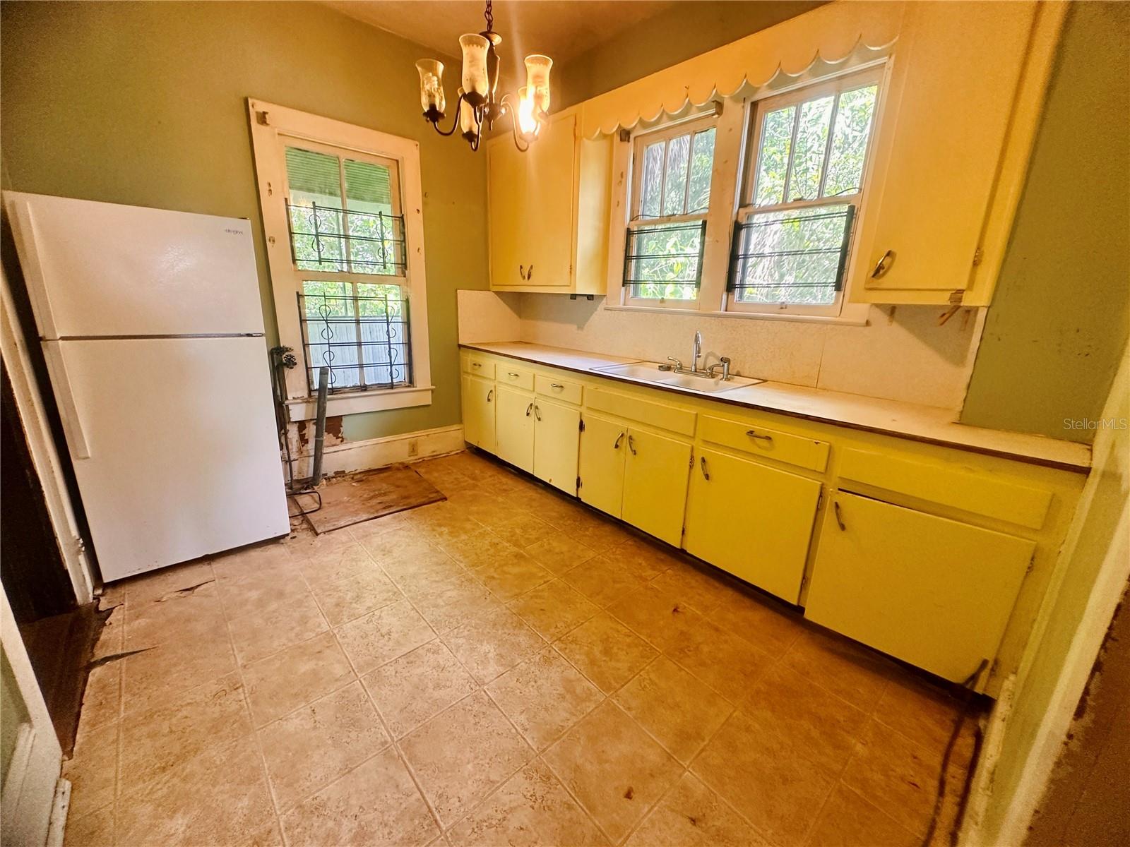 Image 12 of 20 For 724 3rd Street