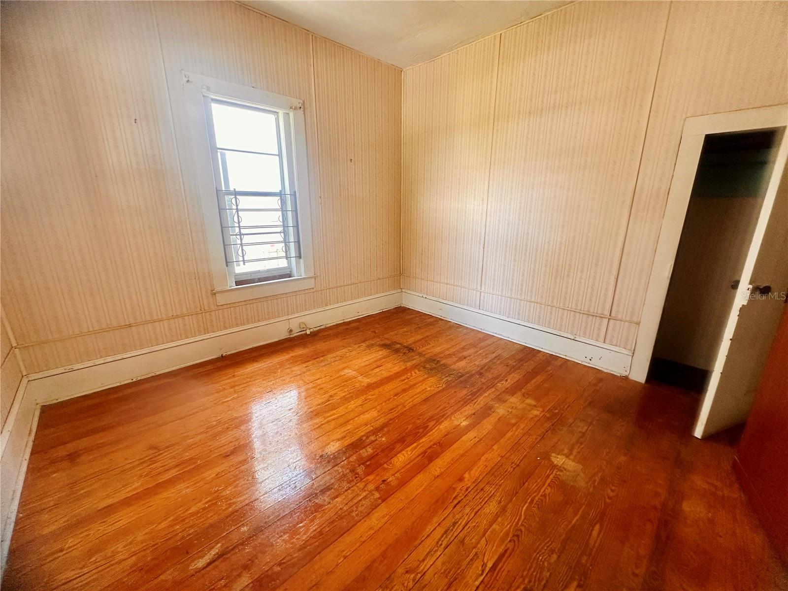 Image 6 of 20 For 724 3rd Street