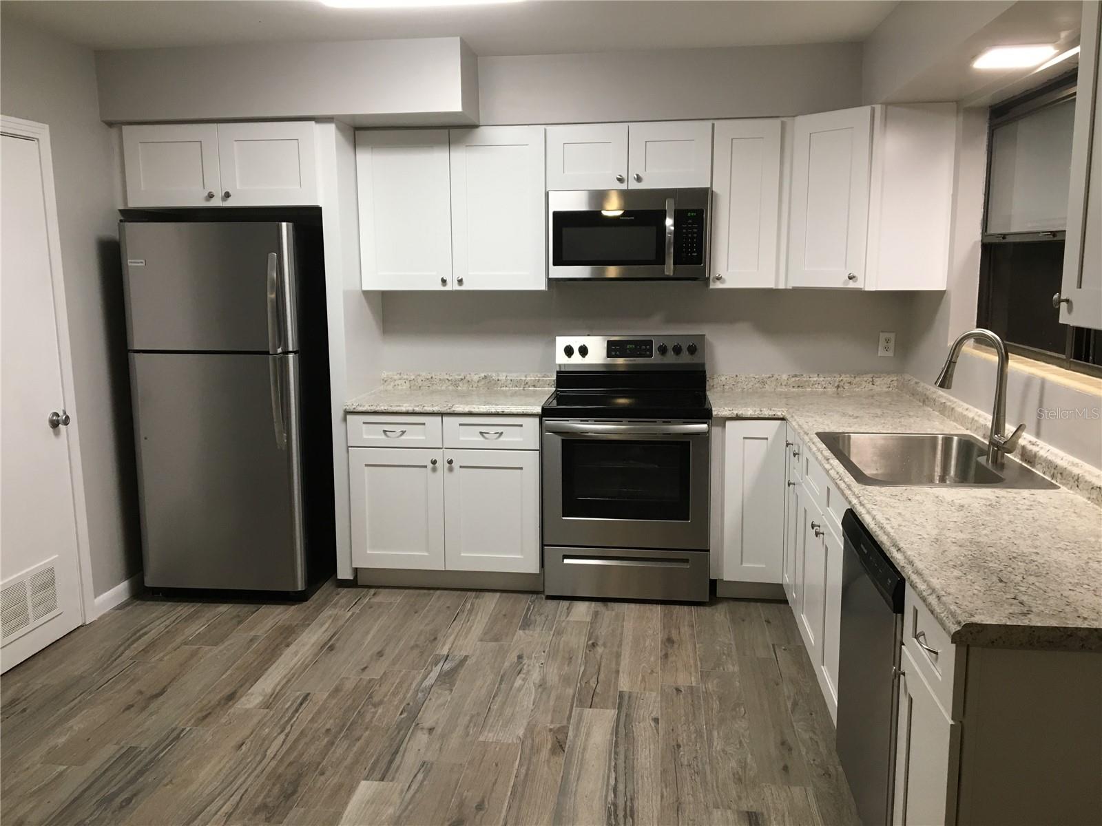 Image 3 of 11 For 214 40 Street