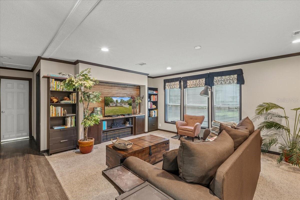 Image 10 of 41 For 12091 111th Avenue