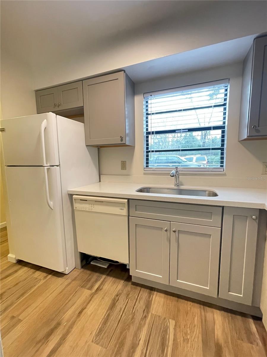 Image 4 of 13 For 914 59th Terrace A