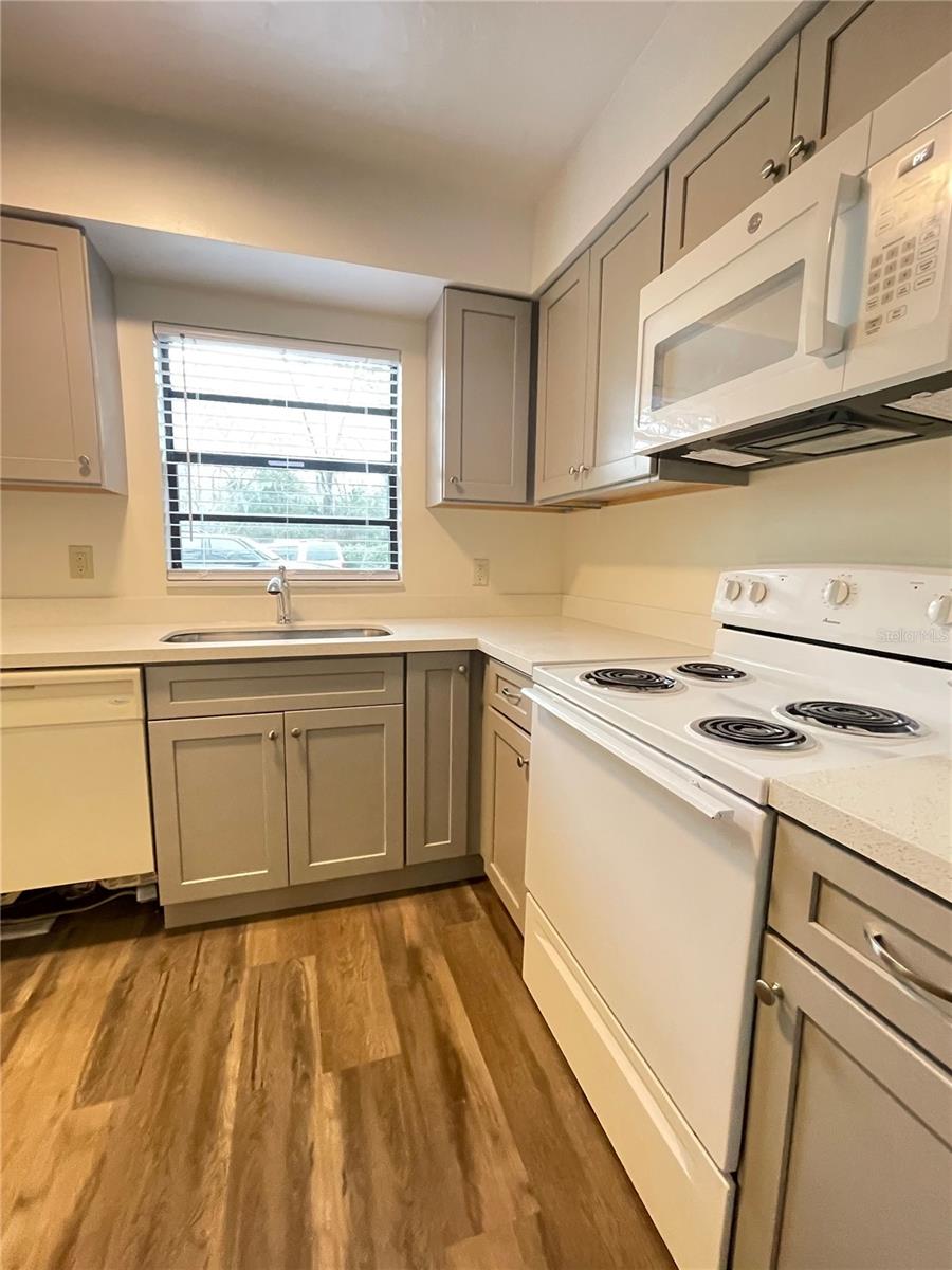 Image 5 of 13 For 914 59th Terrace A