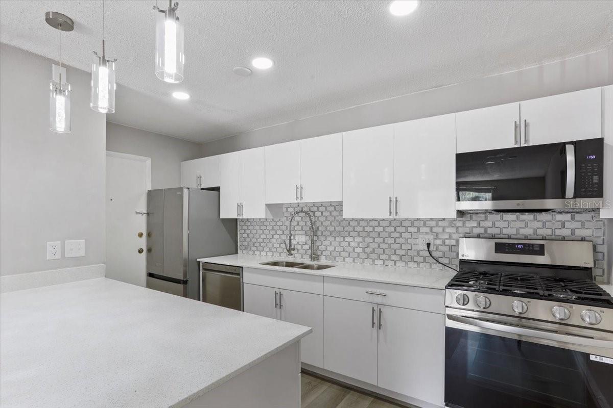 Image 10 of 38 For 1700 16th Court Condo J21