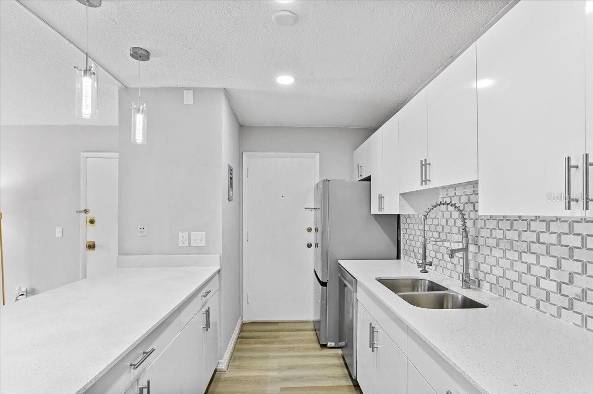 Image 12 of 38 For 1700 16th Court Condo J21