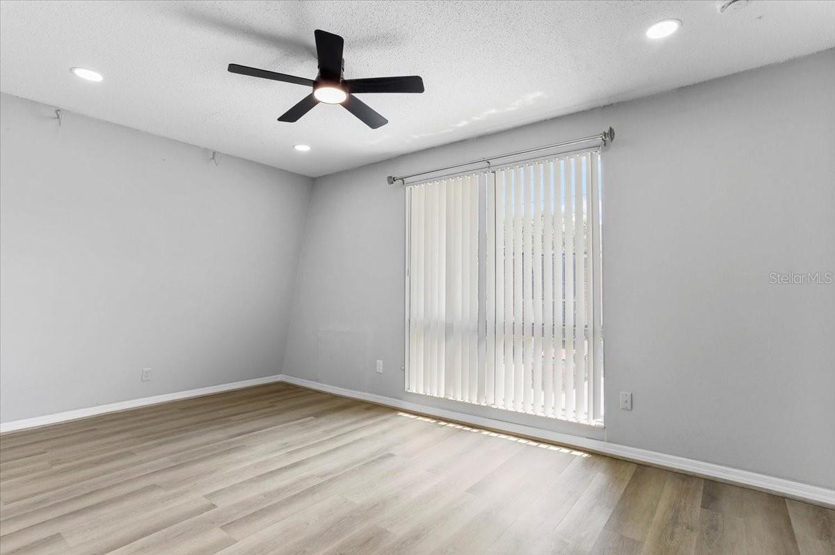 Image 14 of 38 For 1700 16th Court Condo J21