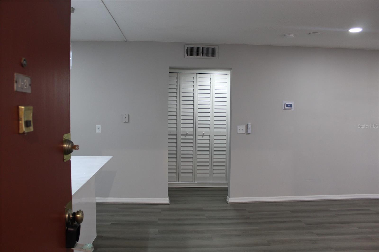 Image 3 of 38 For 1700 16th Court Condo J21