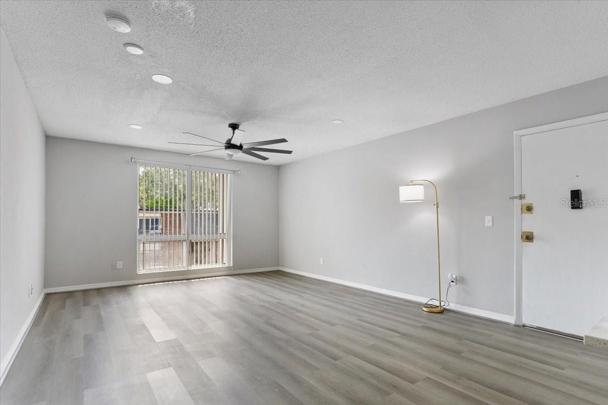 Image 6 of 38 For 1700 16th Court Condo J21