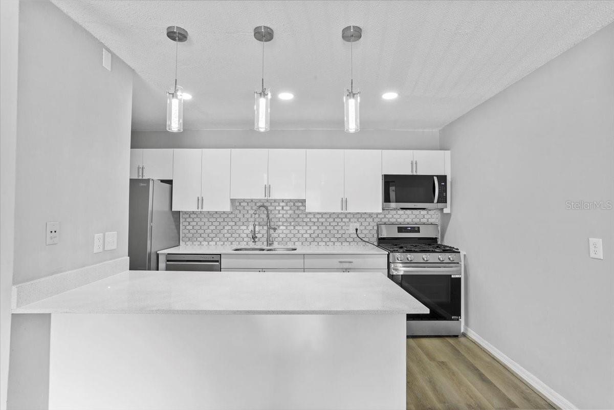 Image 9 of 38 For 1700 16th Court Condo J21