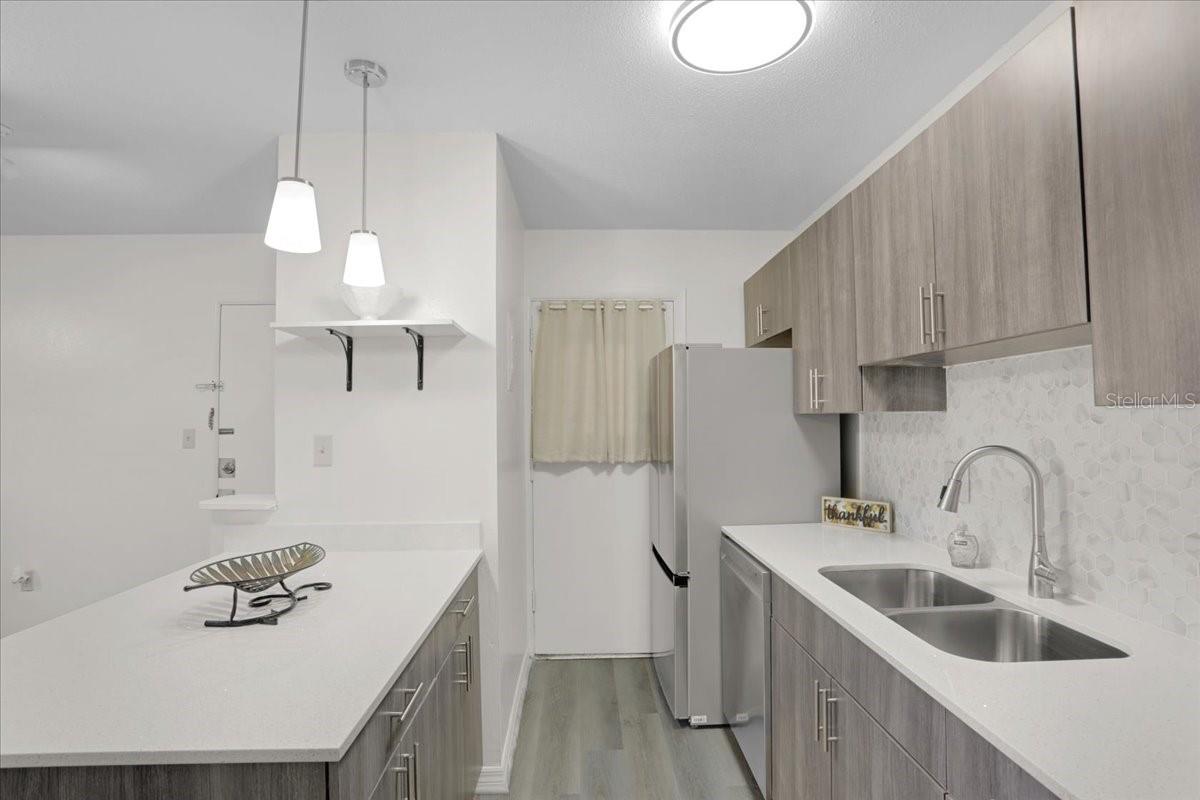 Image 7 of 23 For 1700 16th Court E30