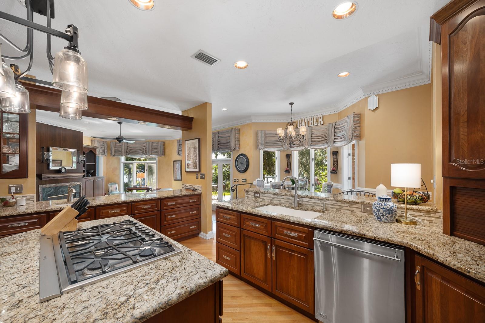 Image 11 of 66 For 996 Scenic Lake Drive