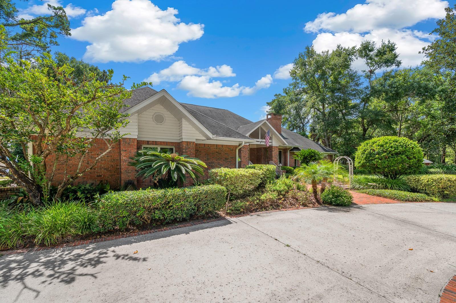 Image 3 of 66 For 996 Scenic Lake Drive