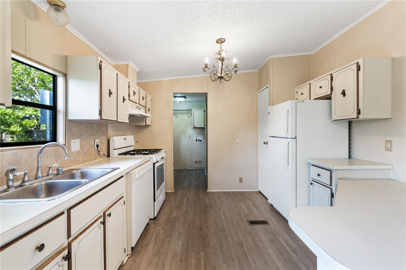 Image 10 of 43 For 21203 138th Avenue