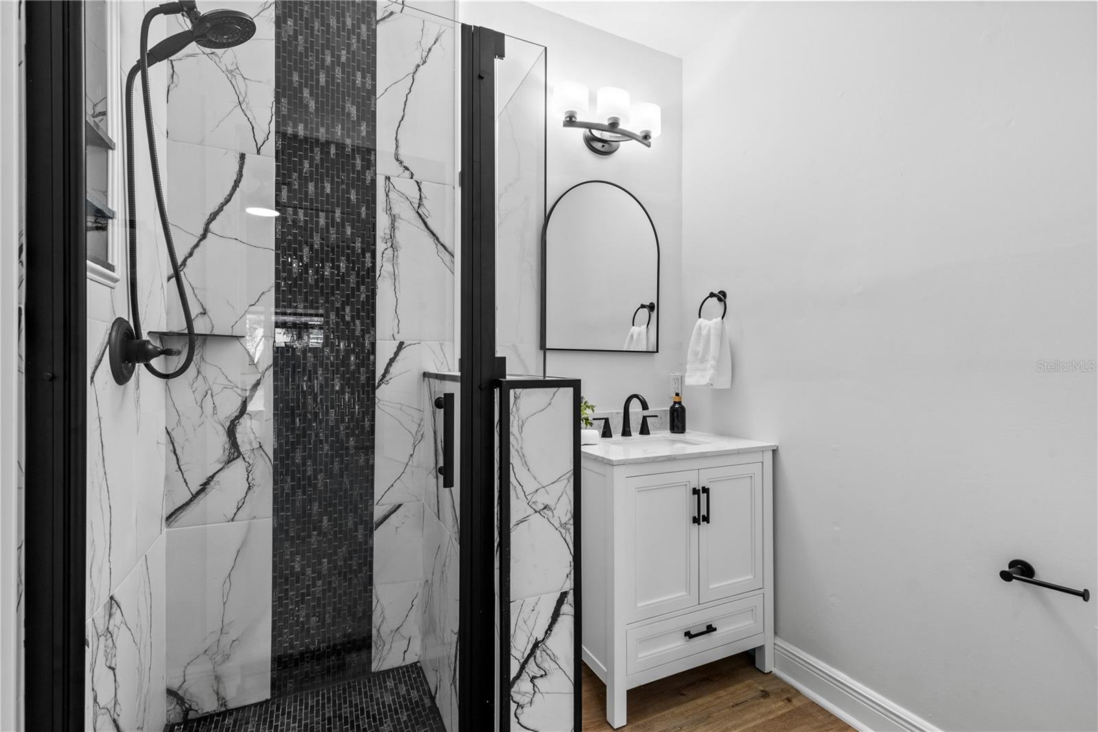 Image 7 of 39 For 18741 240th Street
