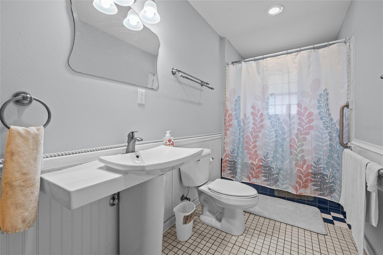 Image 21 of 38 For 9919 136th Street