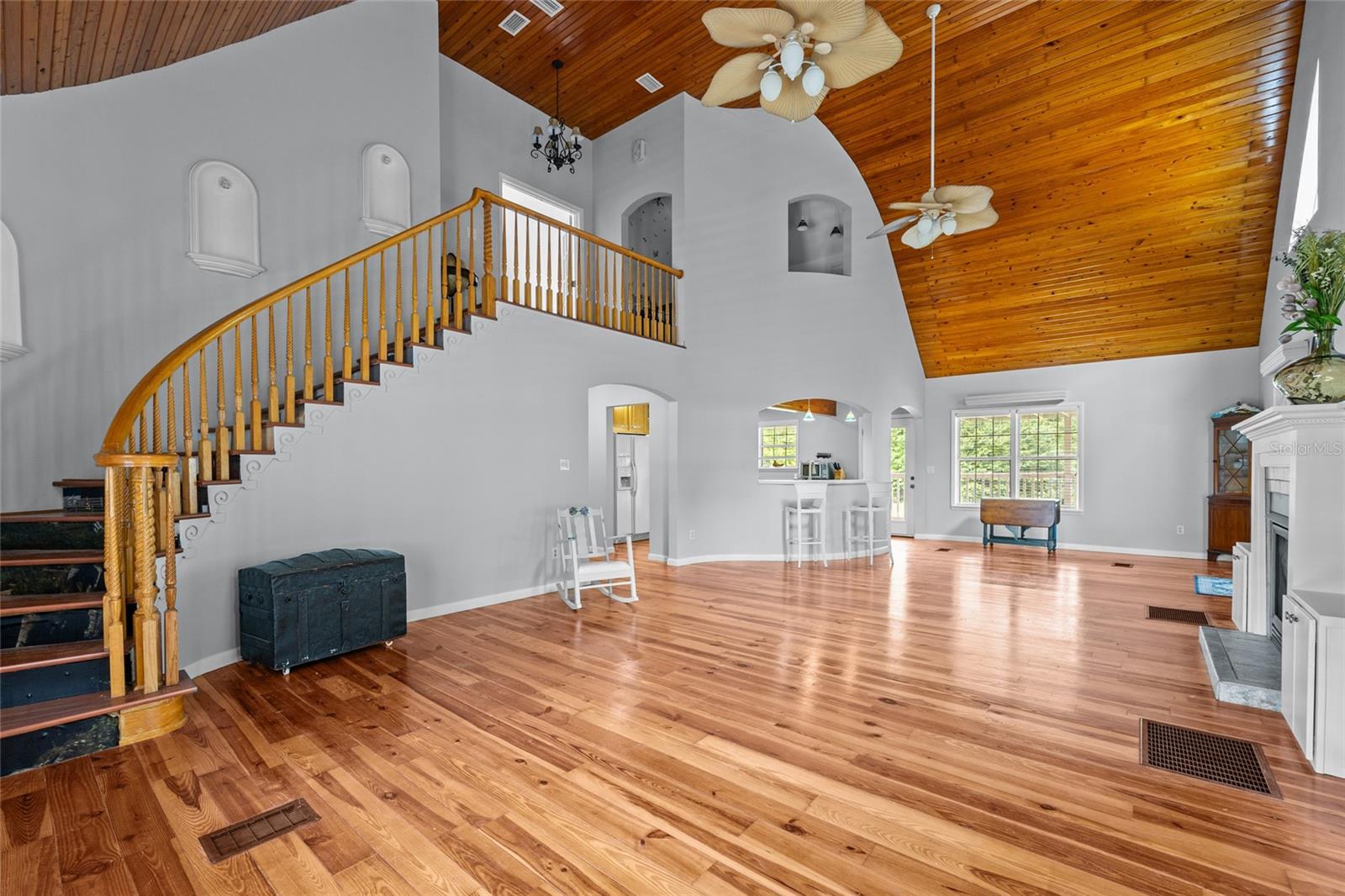 Image 9 of 38 For 9919 136th Street