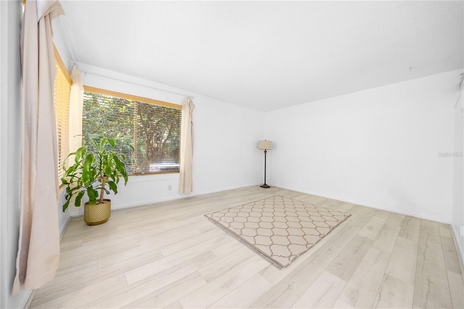 Image 11 of 37 For 2496 Forest Way