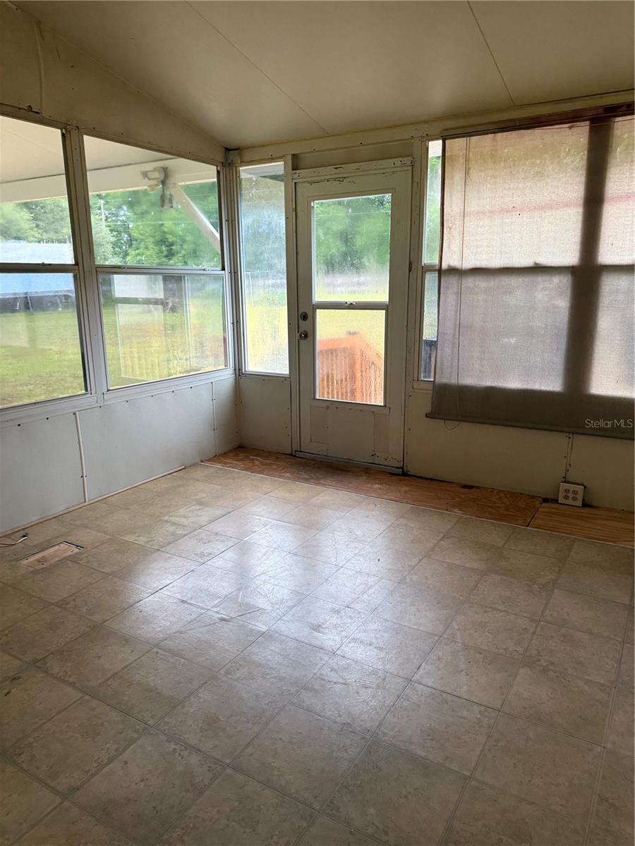 Image 10 of 18 For 9405 92 Street