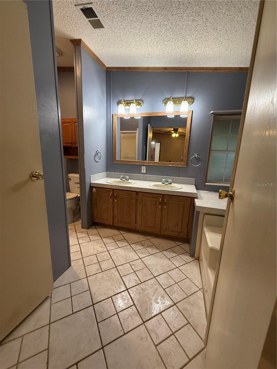 Image 7 of 18 For 9405 92 Street