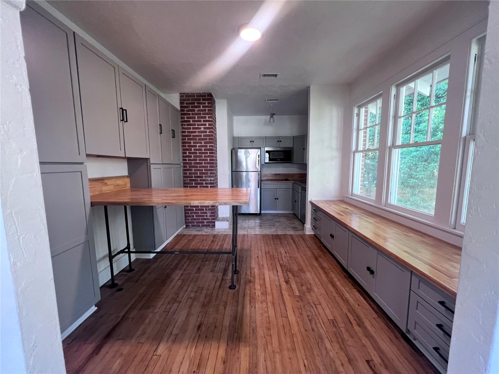 Image 2 of 7 For 302 2nd Avenue