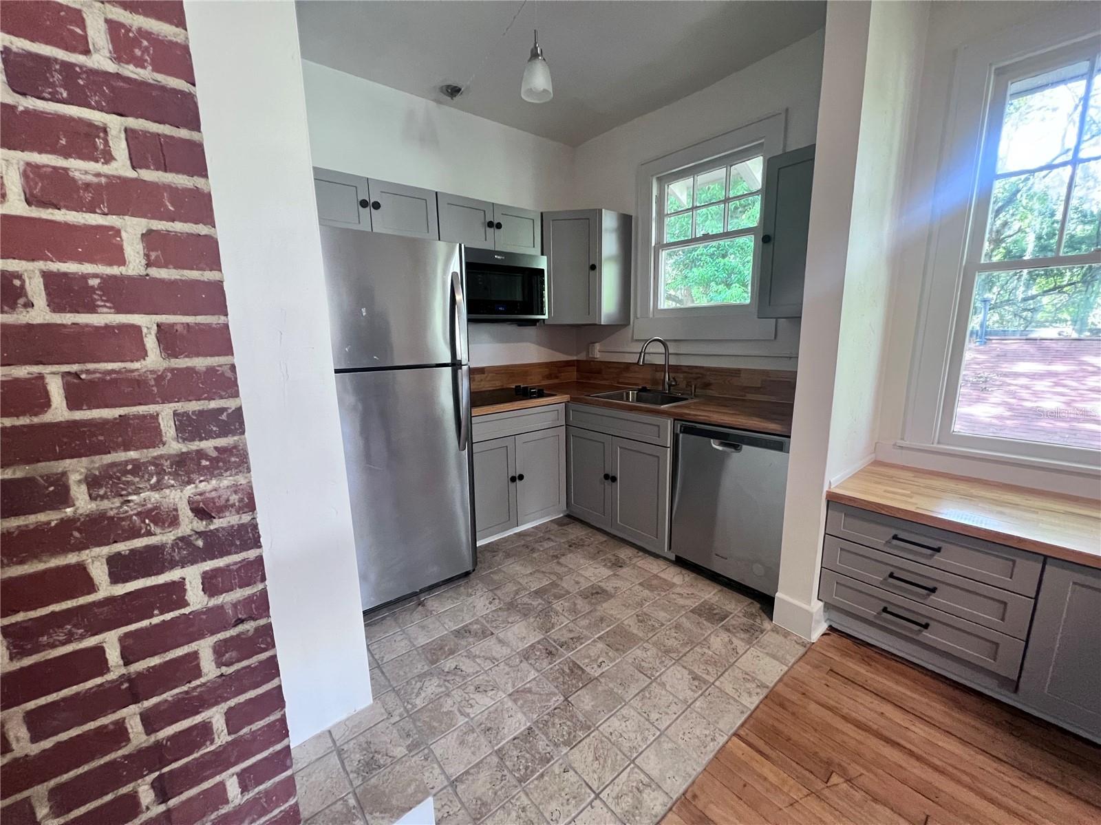 Image 3 of 7 For 302 2nd Avenue