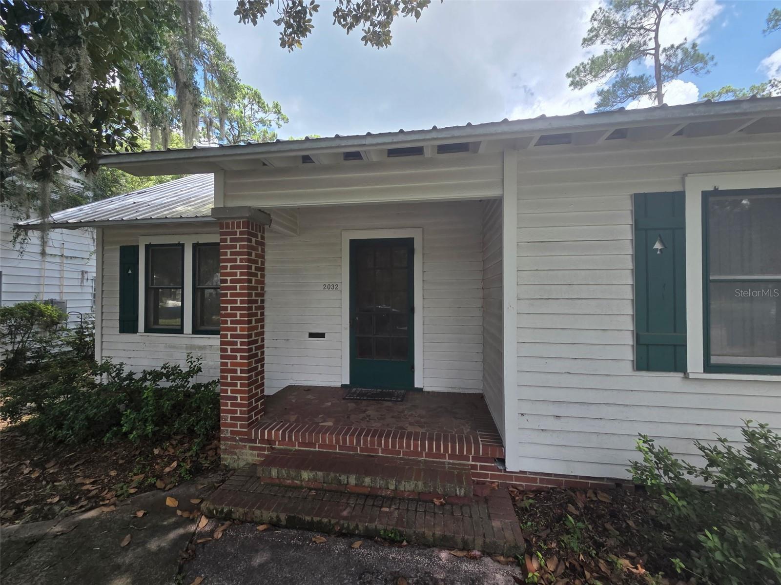 Image 2 of 11 For 2032 3rd Avenue