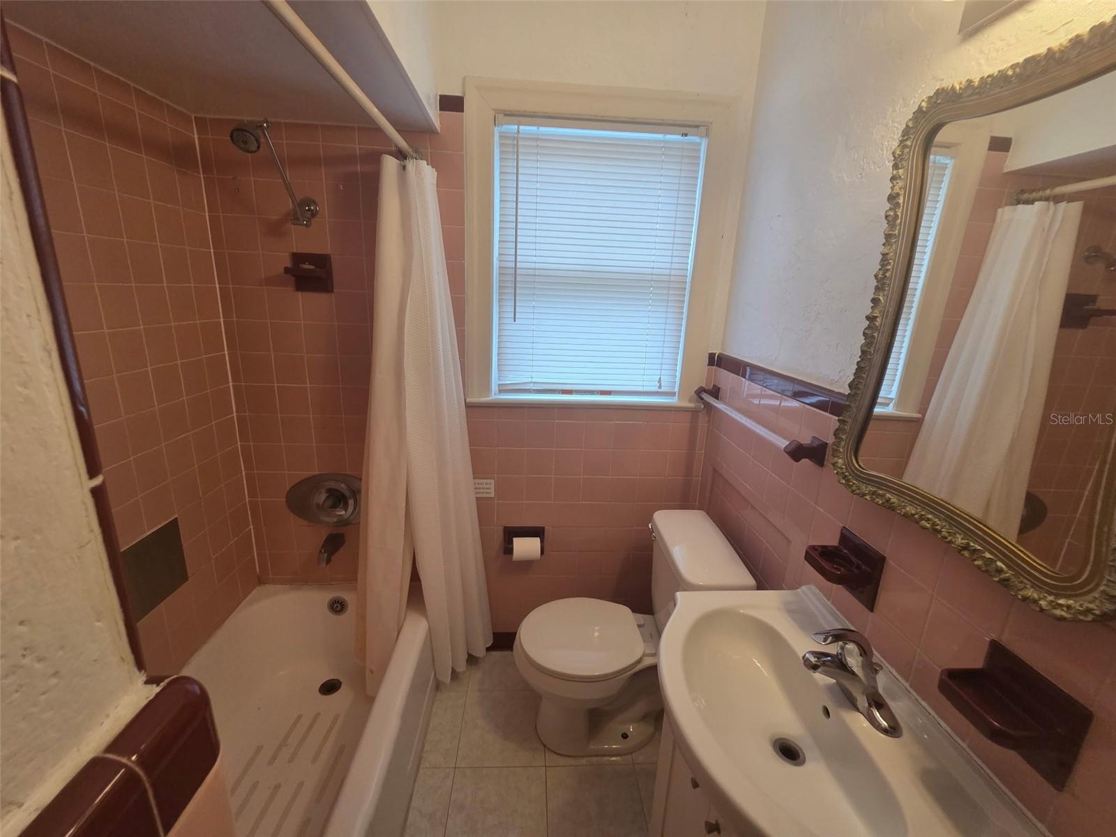 Image 9 of 11 For 2032 3rd Avenue