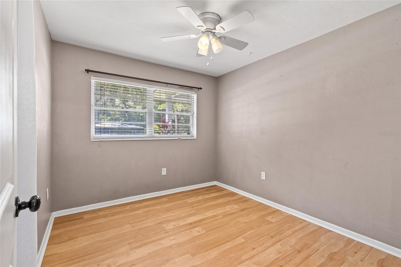 Image 15 of 36 For 501 52nd Terrace
