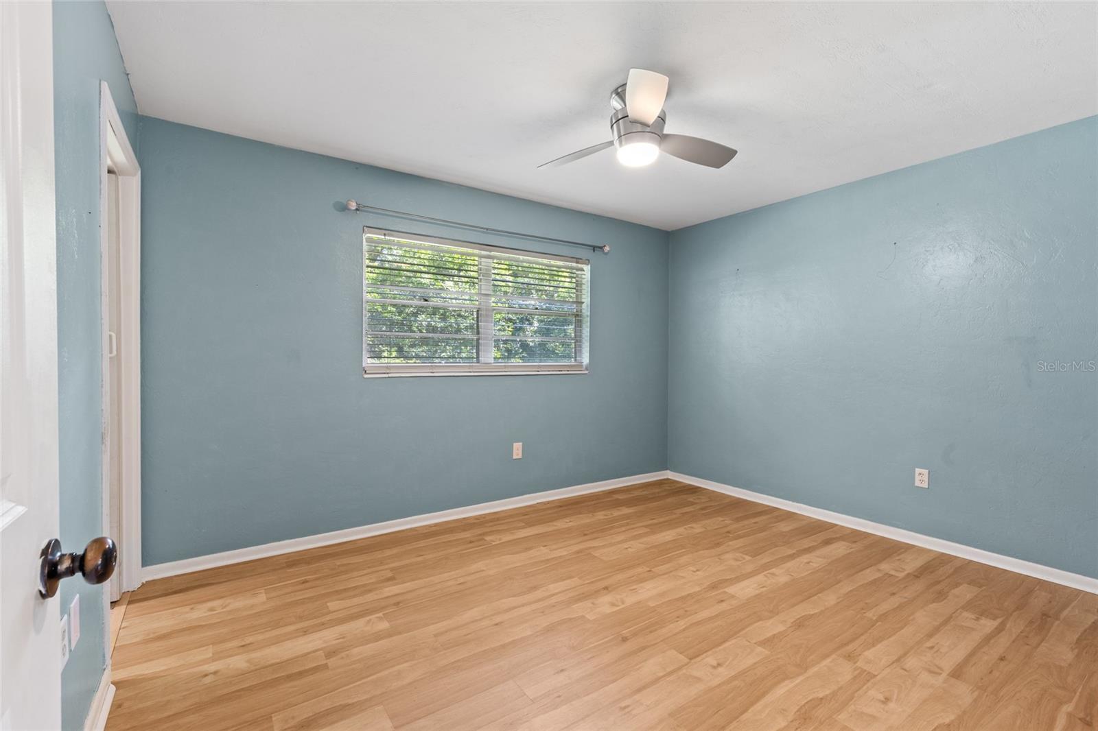Image 17 of 36 For 501 52nd Terrace