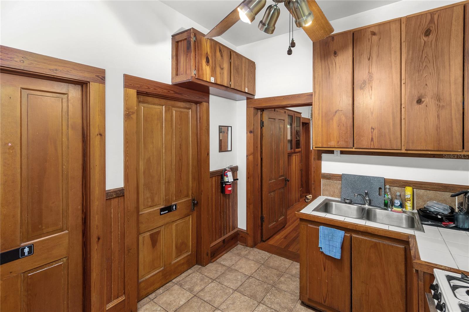 Image 17 of 25 For 619 1st Street